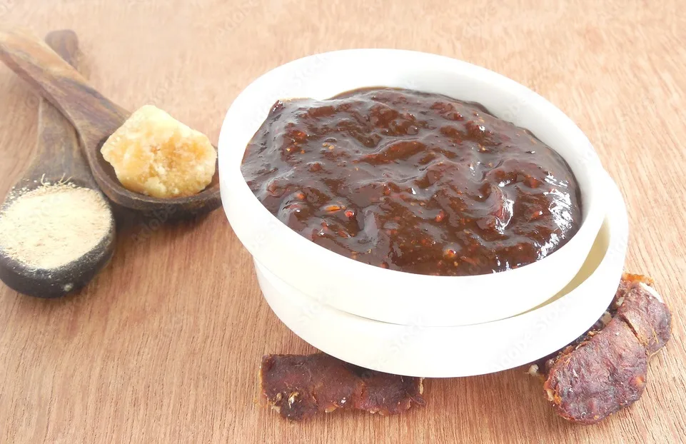 saunth chutney, an indian side dish made from ginger, tamarind and jaggery